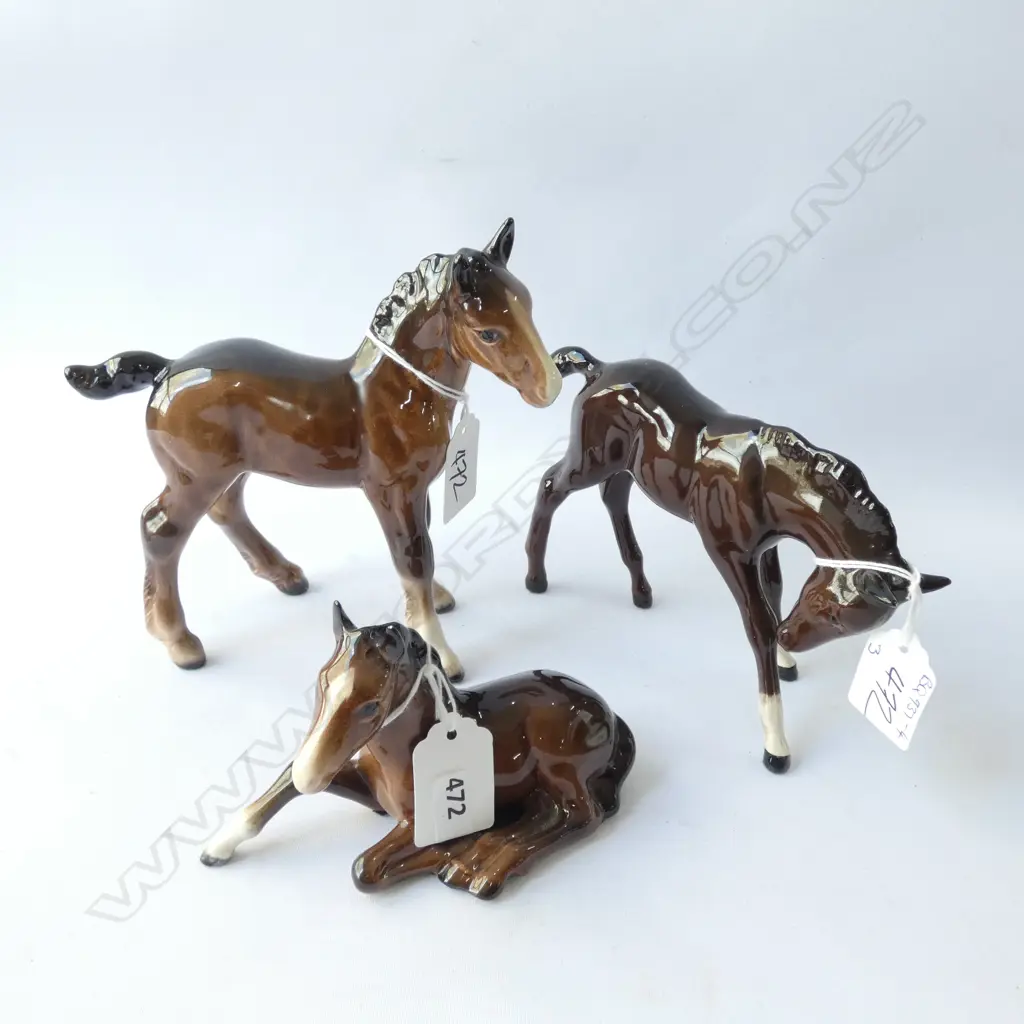 3 BESWICK FOALS L. 160MM Image 1++