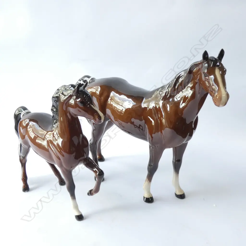 2 BESWICK HORSES L. 260MM Image 1++