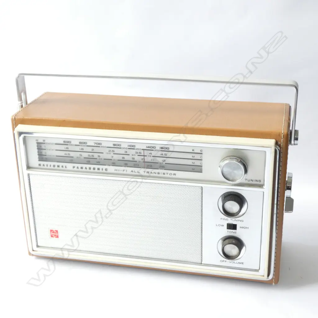 IMMACULATE VINTAGE. NATIONAL PANASONIC TRANSISTOR RADIO  Image 1++