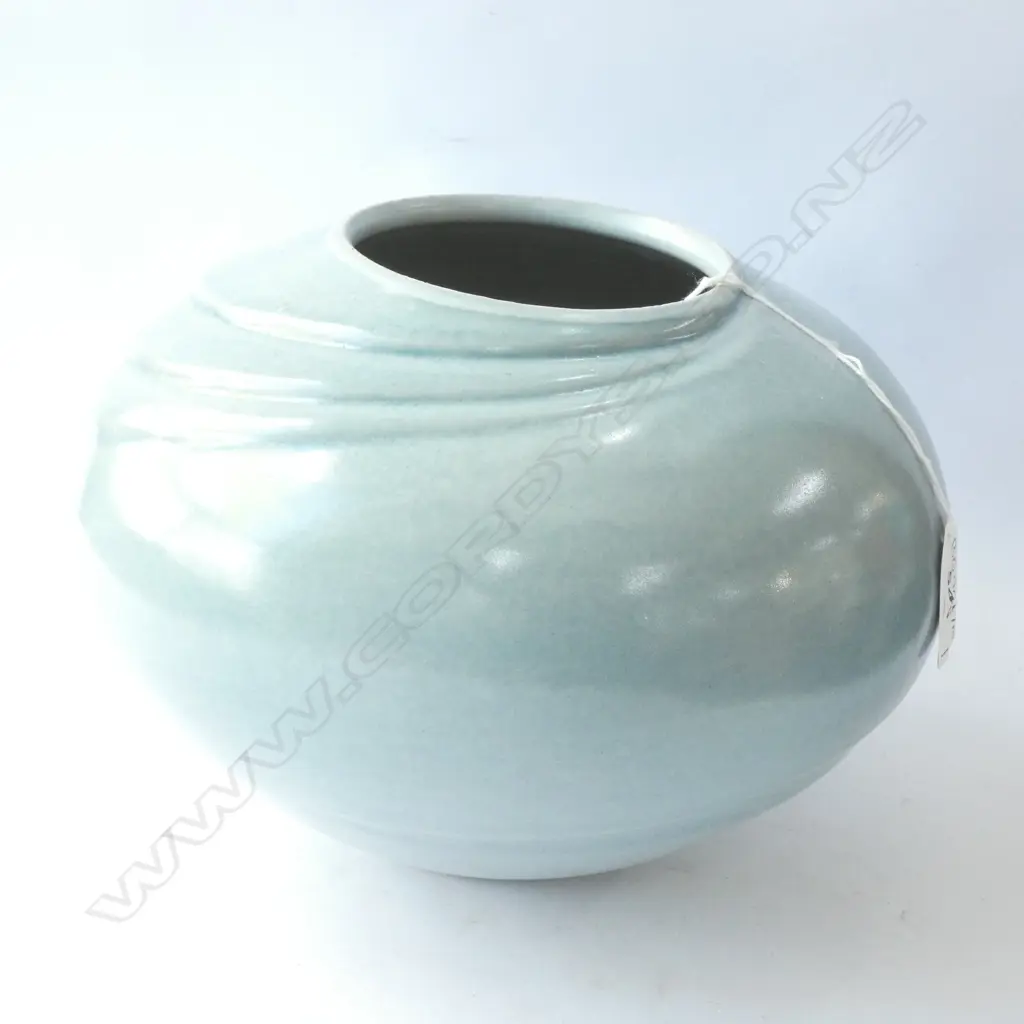 CERAMIC VASE  Image 1++