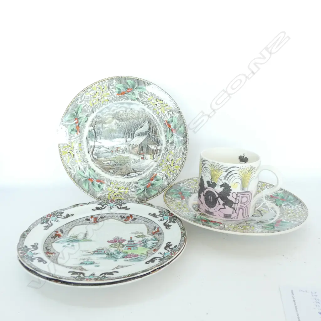 ERIC RAVILIOUS DESIGN ERIII CORONATION MUG 1953 & 5 ASSORTED OLD PLATES Image 1++
