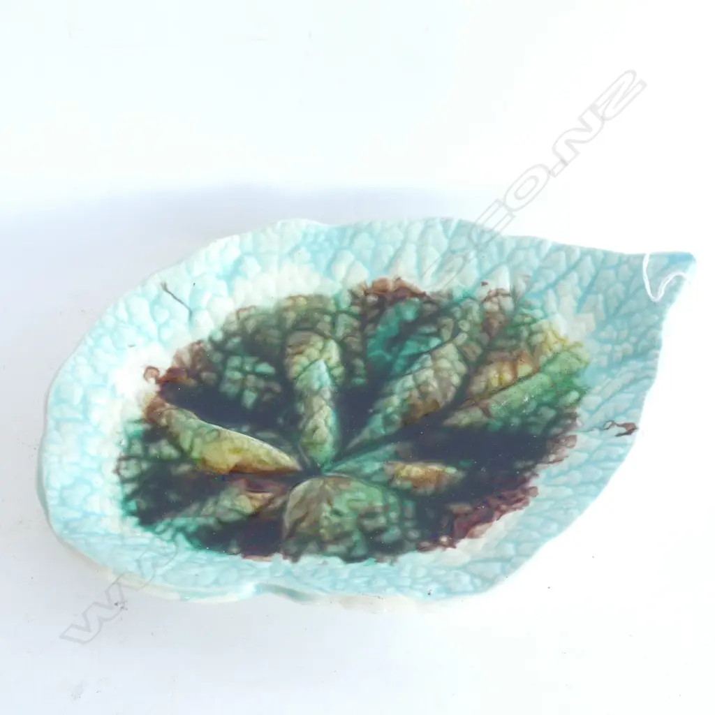 EARLY MAJOLICA LEAF DISH Dia.305mm Image 1++