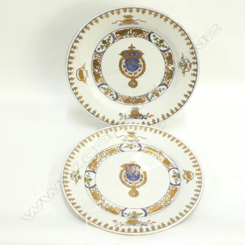 PAIR CHINESE ARMORIAL PLATES WITH FRENCH ROYAL COAT OF ARMS, YONG ZHENG  D 250 MMSTYLE Image 1++