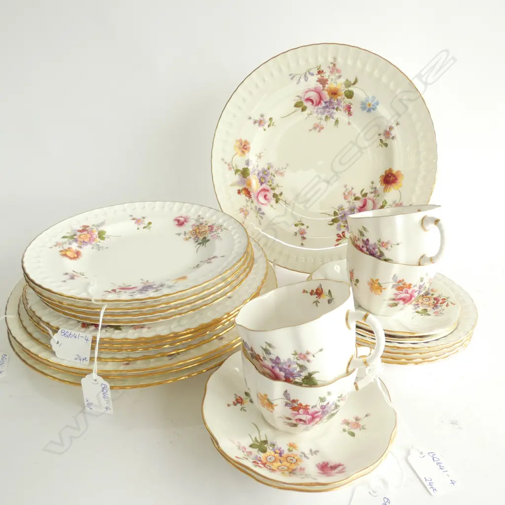 ROYAL CROWN DERBY / DERBY POSIES 24 PC DINNER SERVICE Image 1++
