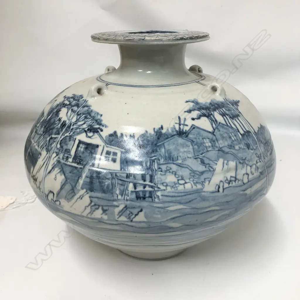 ROGER BAGSHAW NZ(Wellington) STUDIO POTTERY B&W VASE Image 1++