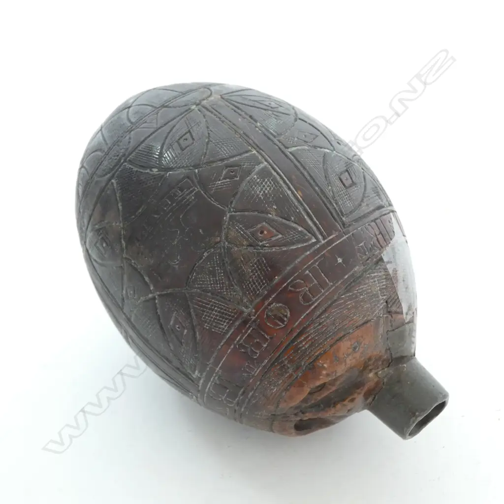 86TH R.L. CARVED COCONUT 'BUGBEAR' FLASK 'ROBT. BYEFIELD Image 1++