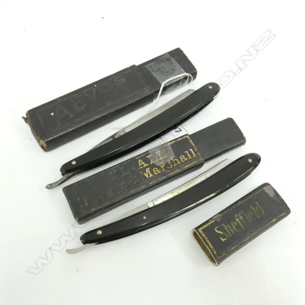 TWO STRAIGHT RAZORS - ETCHED BLADES - IN ORIGINAL CASES - 1 BY HUNTER & SONS FOR PRIMS LTD GISBORNE Image 1++