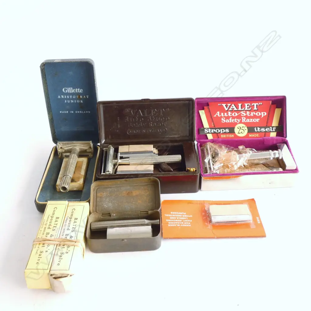 TRAY OF 4 OLD SAFELY RAZORS - 2 VALET NICKEL & BAKELITE CASED, PACK BLADES / SALVE ETC..  Image 1++