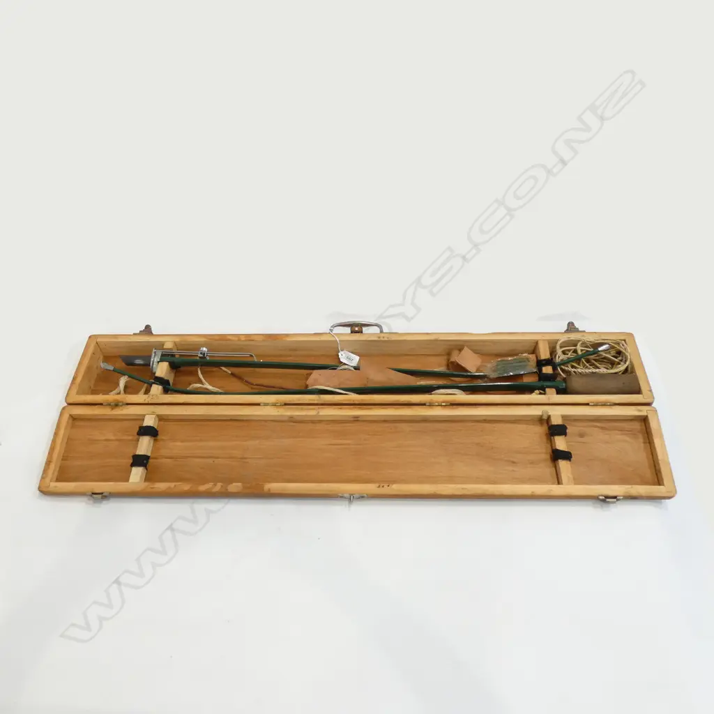 VINTAGE 'APOLLO' FALCON ARCHERY BOW IN CASE L. 940MM Image 1++
