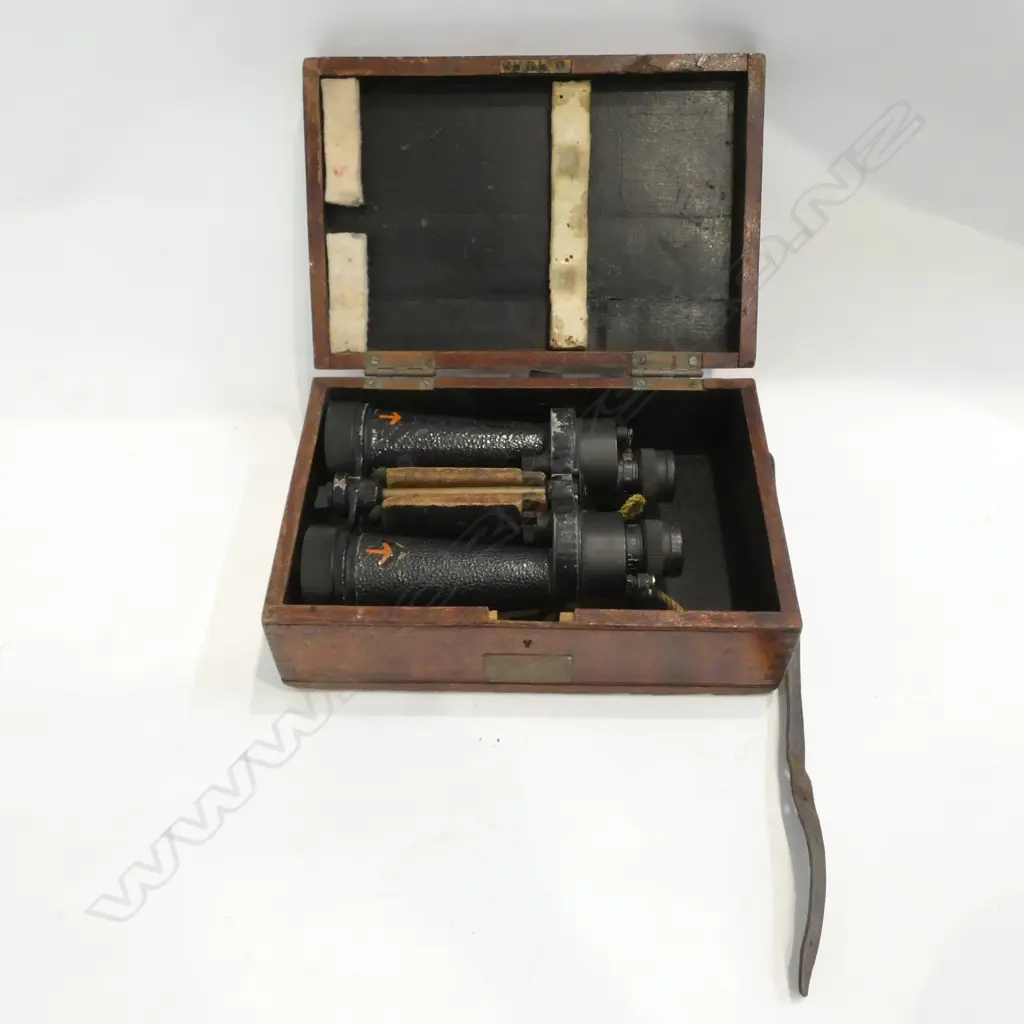 ROYAL NAVY WWII BINOCULARS IN ORIG. CASE W. 320MM Image 1++