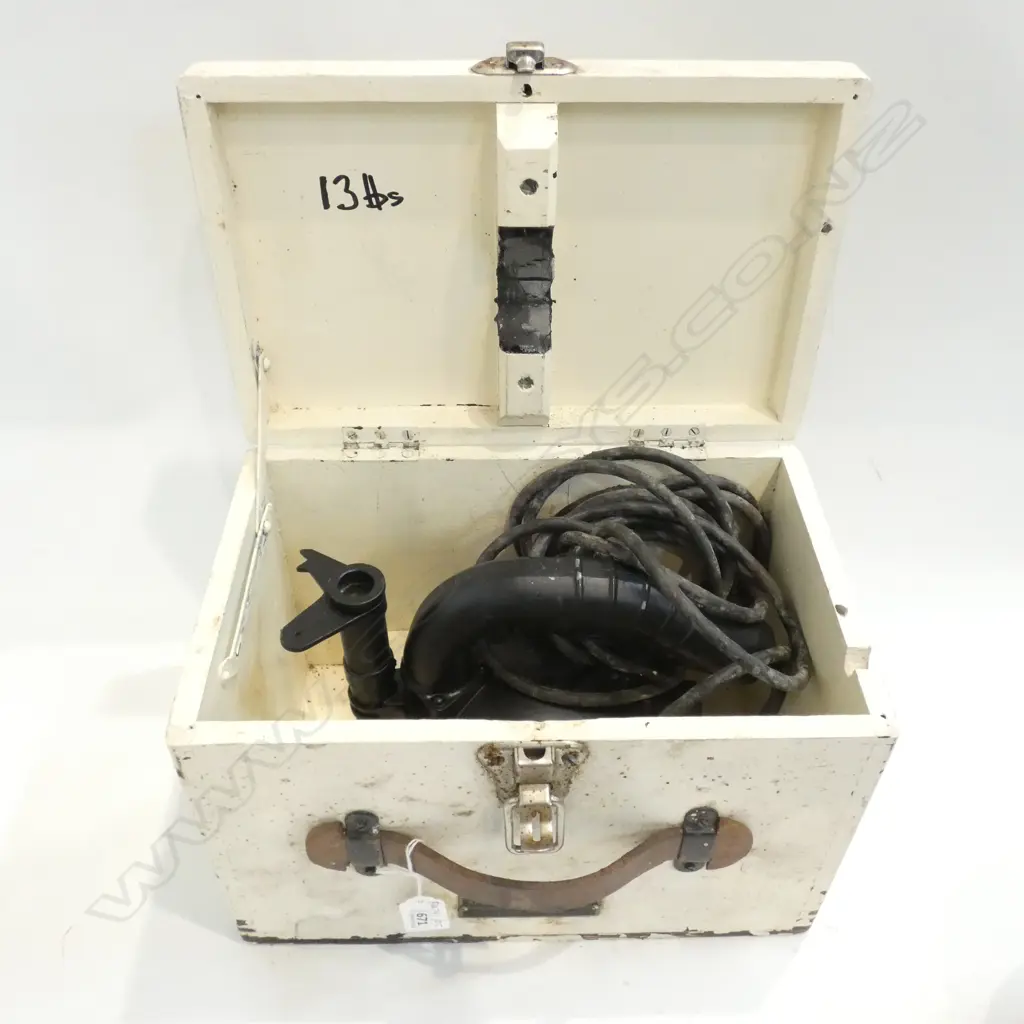 ROYAL NAVY WWII NAVAL SIGNAL LAMP IN ORIG. CASE W. 330MM Image 1++