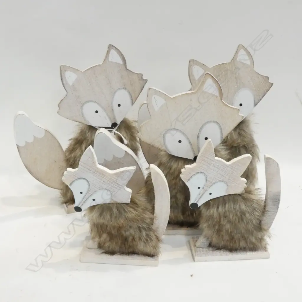 5 FOXES WITH FUR TRIM  Image 1++