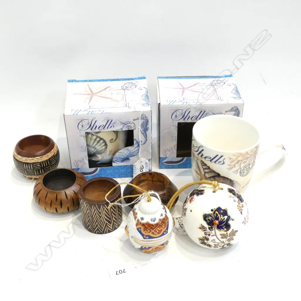 4 WOODEN CANDLE HOLDERS / 2 BOXED SEASHELL MUGS & 2 POMANDER BALLS  Image 1++
