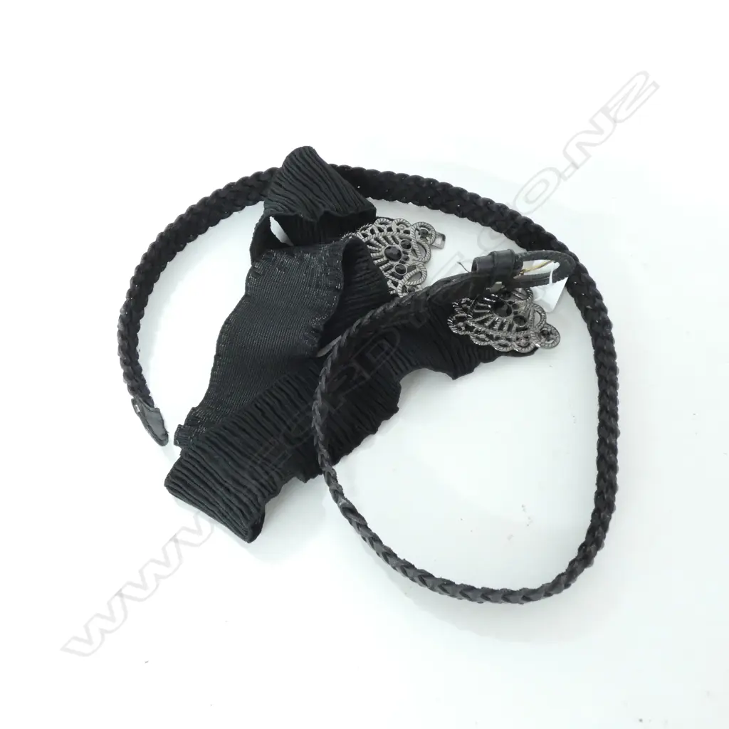 LADIES ORNATE BUCKLED STRETCH BELT & WOVEN LEATHER BLACK BELT Image 1++