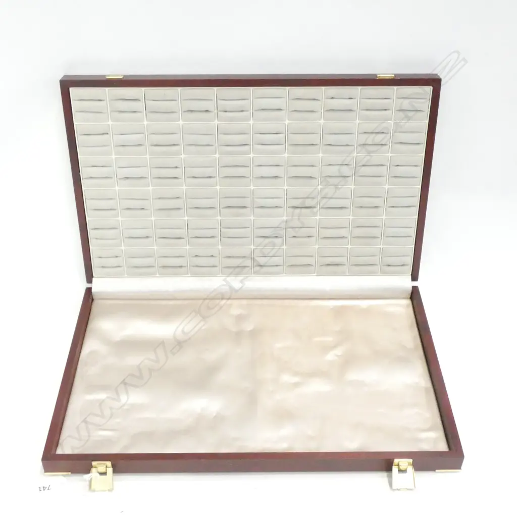 TRAVELLERS JEWELLERY DISPLAY CASE - 410 X 250MM Image 1++