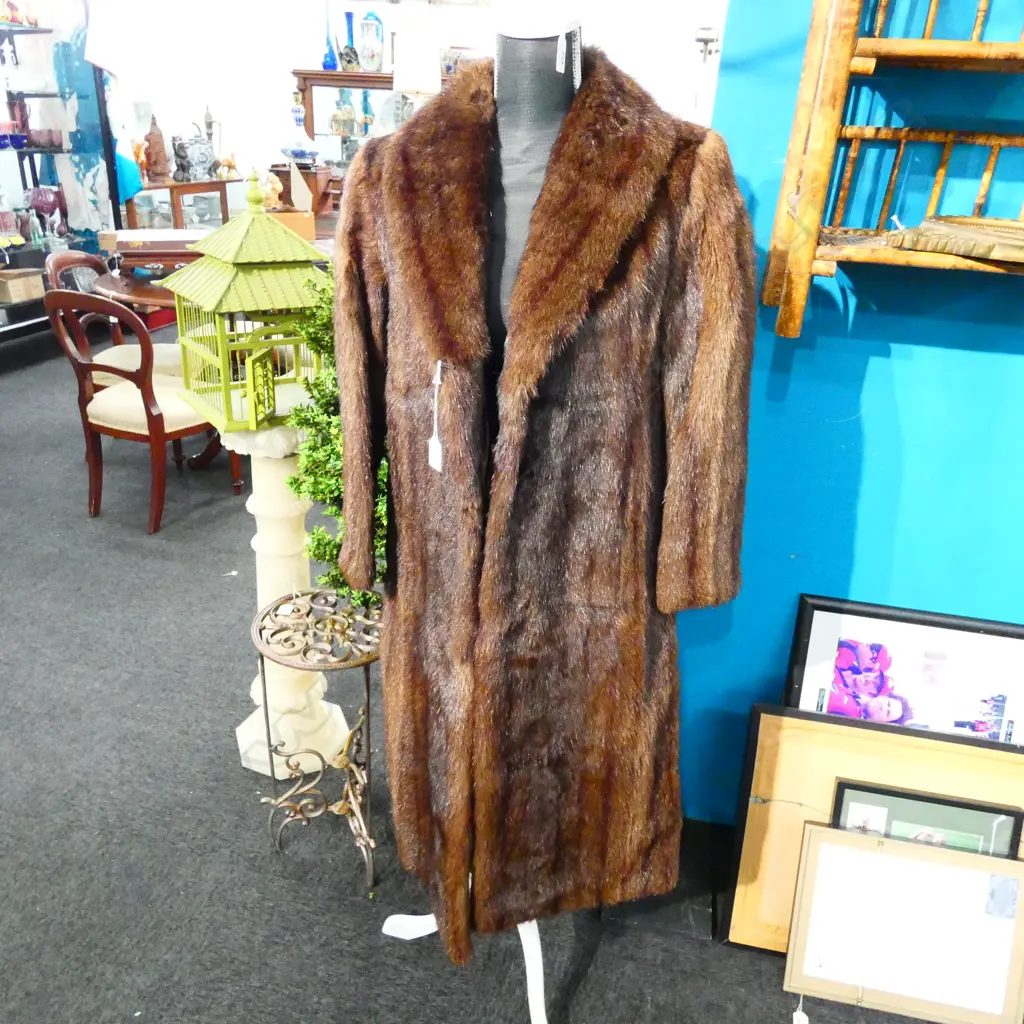 VINTAGE FUR COAT Image 1++