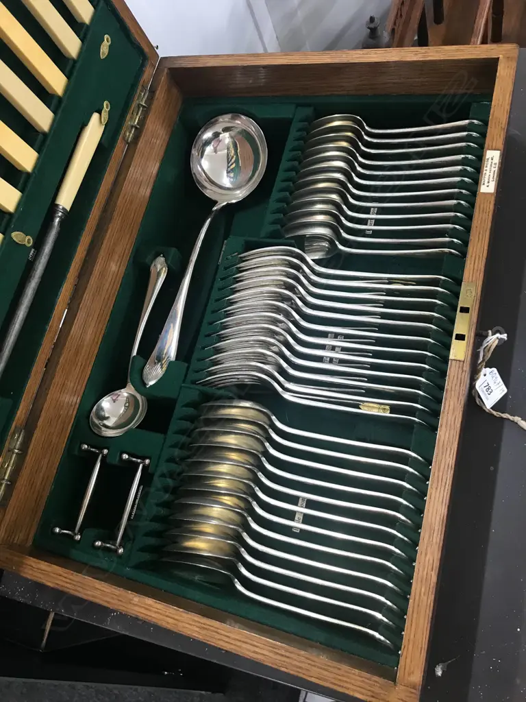 CANTEEN OF CUTLERY INCL. 'BONE' HANDLED KNIVES L. 505MM Image 1++