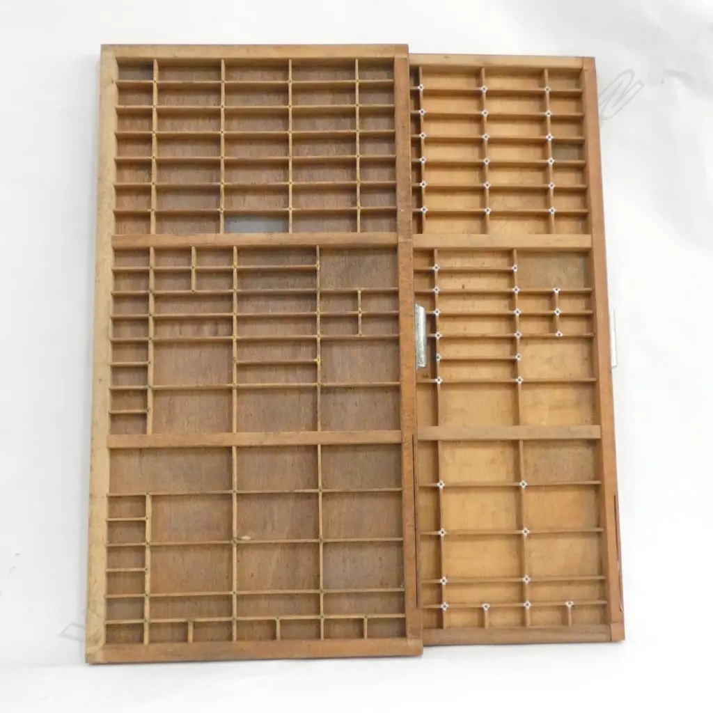 2 VINTAGE PRINTERS TRAYS Image 1++