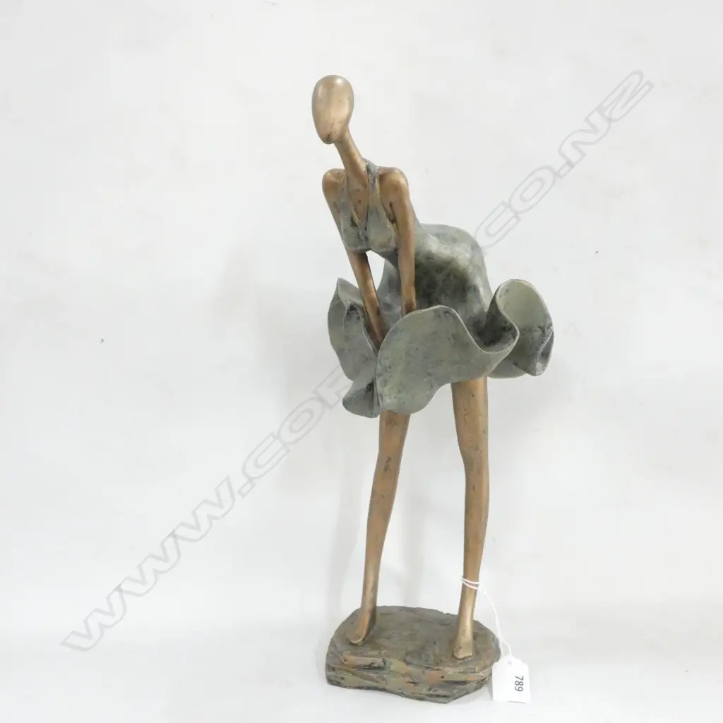 CAST RESIN  CONTEMPORARY LADY FIGURE H. 400MM Image 1++