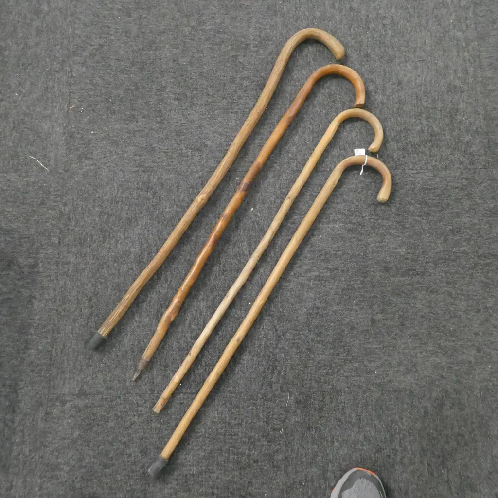 4 VINTAGE WALKING STICKS L. 870MM Image 1++