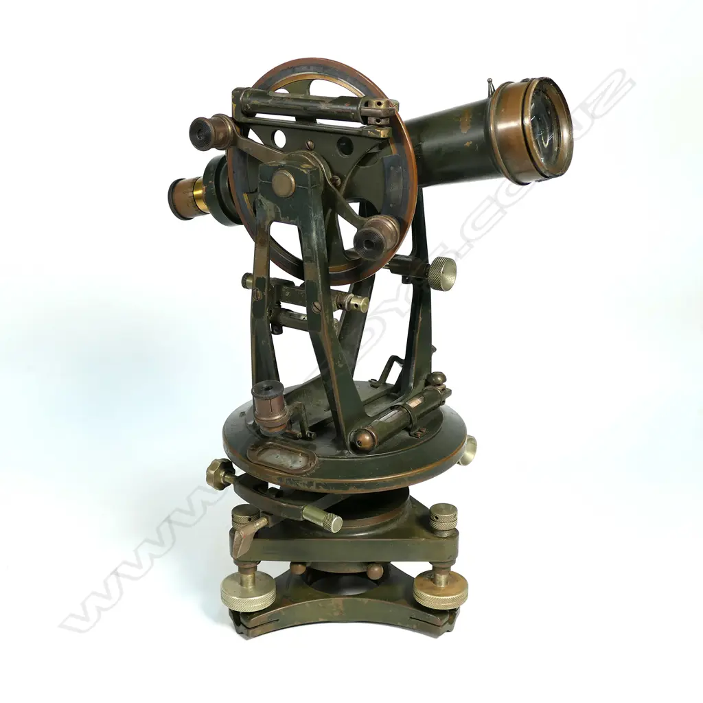 EARLY 20thC THEODOLITE BY E.R. WATTS & SONS, CANADA Image 1++