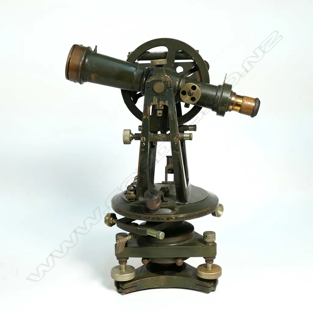 EARLY 20thC THEODOLITE BY E.R. WATTS & SONS, CANADA Image 1++