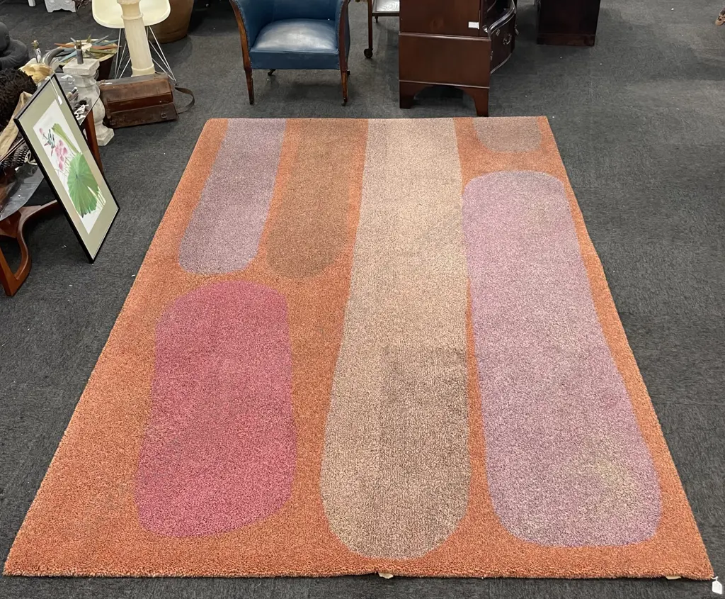 A WOOLLEN DINOSAURS DESIGN RUG (TOTEM) 2960 X 2220 MM Image 1++