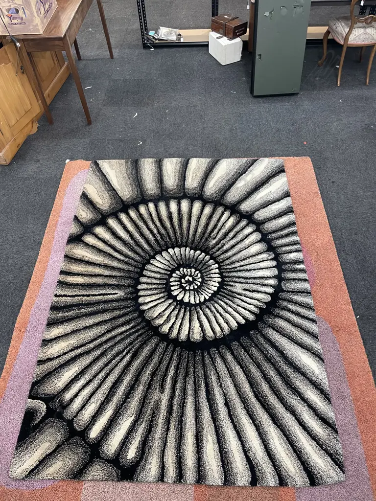 LARGE MID CENTURY HANDMADE WOOL RUG Image 1++