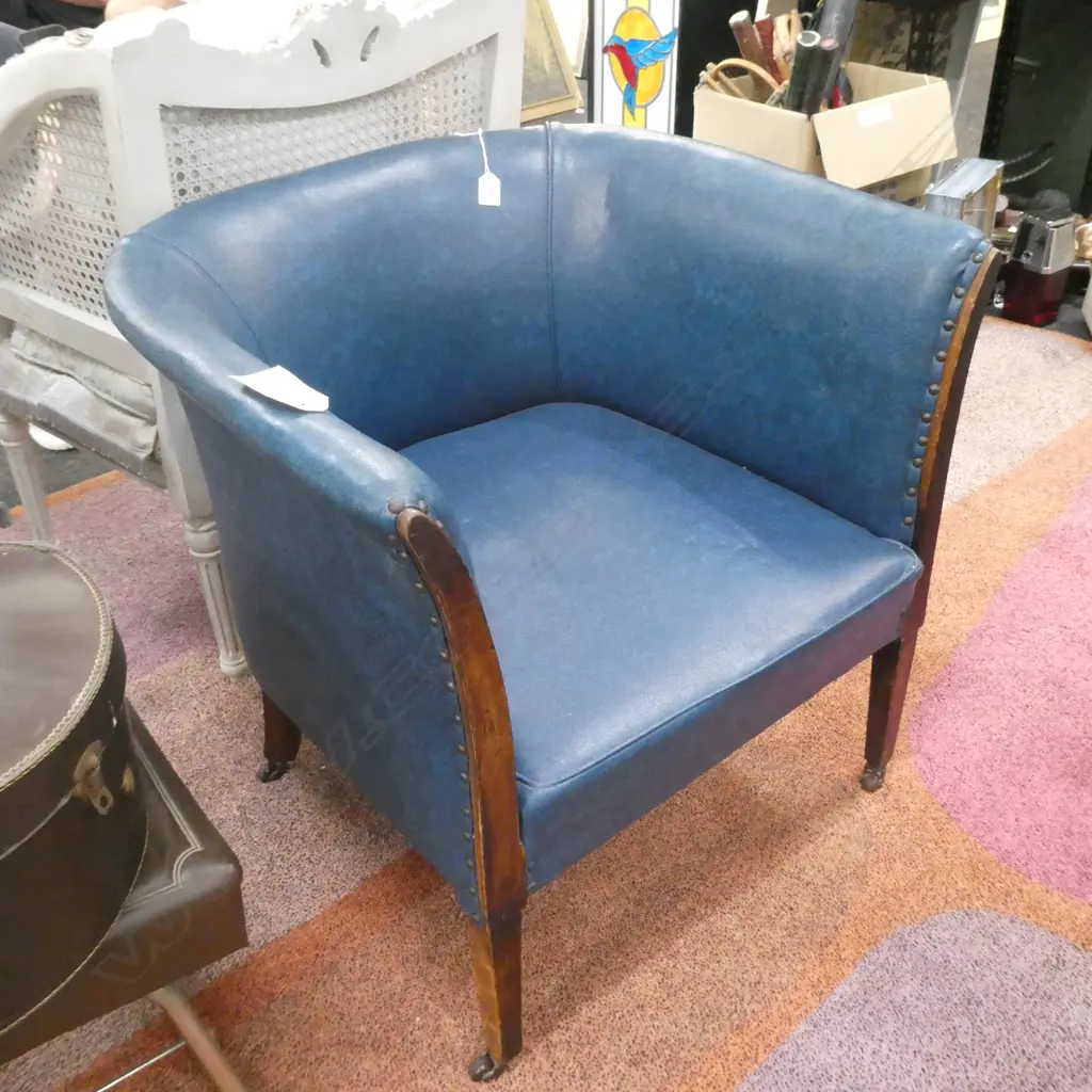 TURQUOISE BLUE VINYL CLUB CHAIR Image 1++
