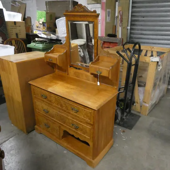 COLONIAL KAURI DRESSING TABLE