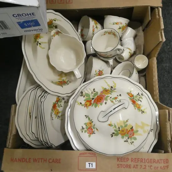 BOX LOT LARGE R/DOULTON 'ROSSLYN' DINNER SERVICE
