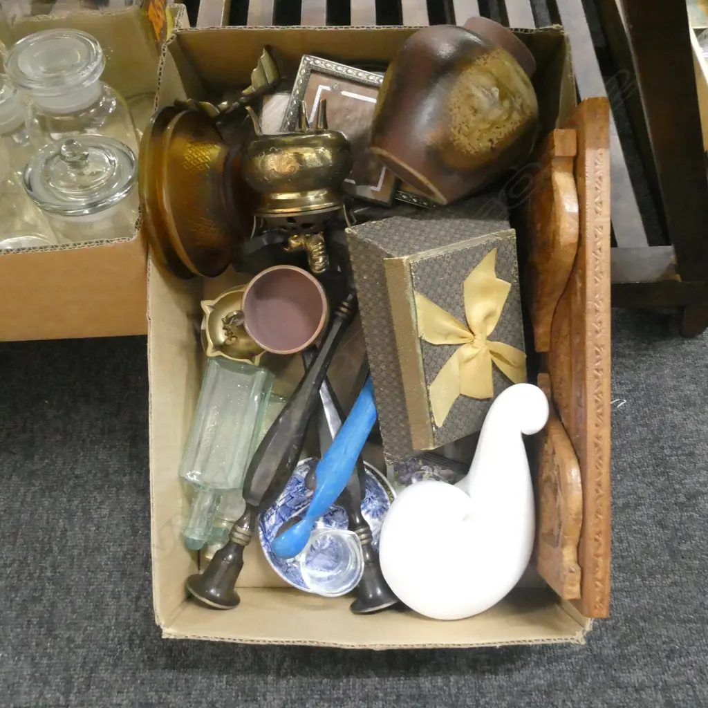 BOX LOT ASST. CRYSTAL, CERAMICS ETC Image 1++