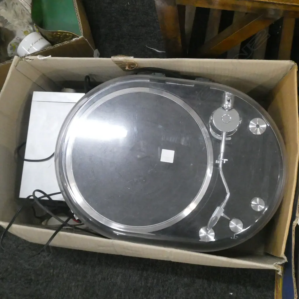 D.S.E TURNTABLE(NEEDS BELT),DVD PLAYER AND YAMAHA TUNER Image 1++