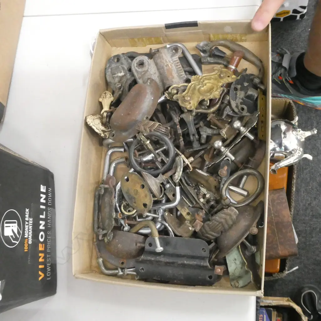 BOX LOT VINTAGE FURNITURE HANDLES Image 1++