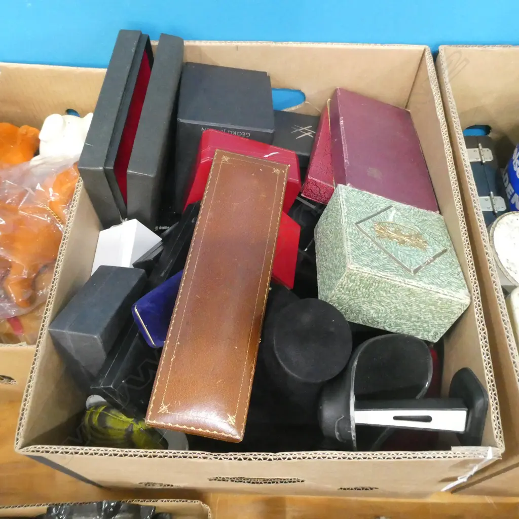 LG MIXED BOX LOT; JEWELLERY STANDS, SHOE STRETCHER; OLD WOODWORK RULERS, JEWELLERY CONTAINERS ETC. Image 1++