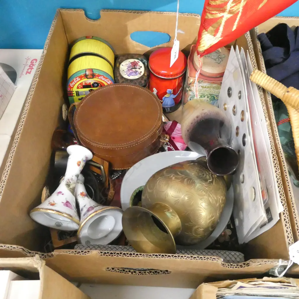 LG BOX ASSORTED INCL. BUTTON SAMPLE CARD, CLERICAL COLLARS, OLD TINS ETC. Image 1++