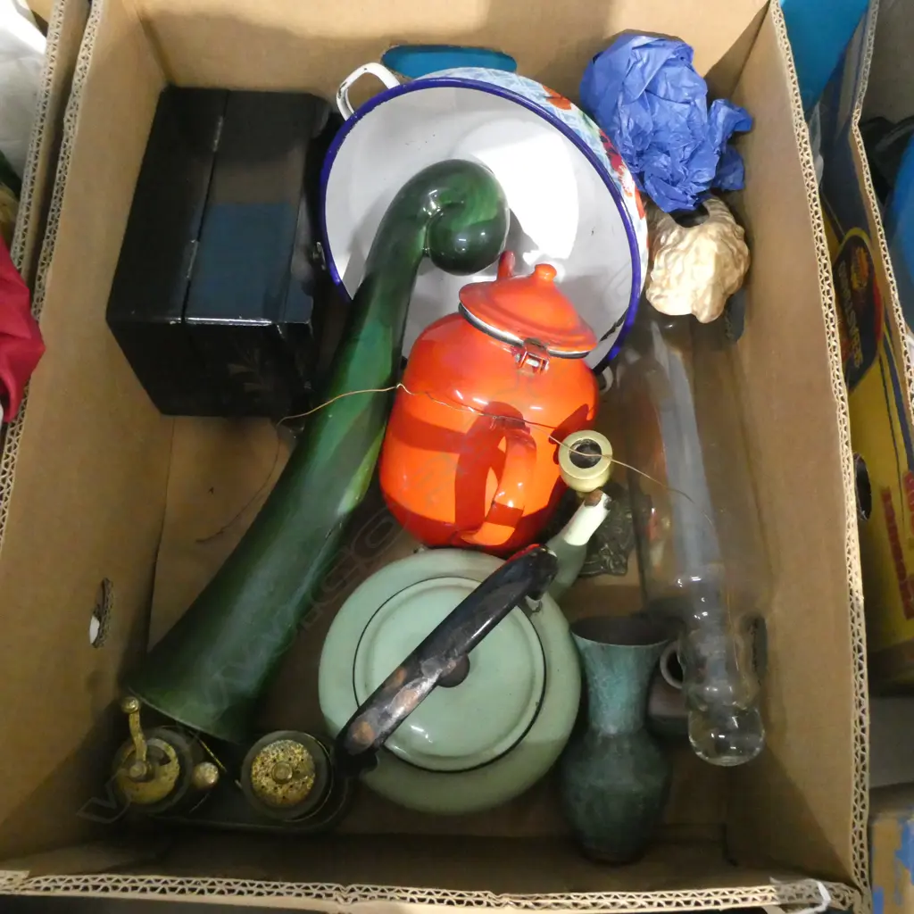 BOX OLD KITCHEN ITEMS ETC.. Image 1++