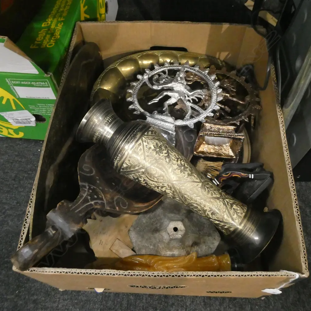 BOX ETHNIC WOOD & BRASS ITEMS ETC Image 1++