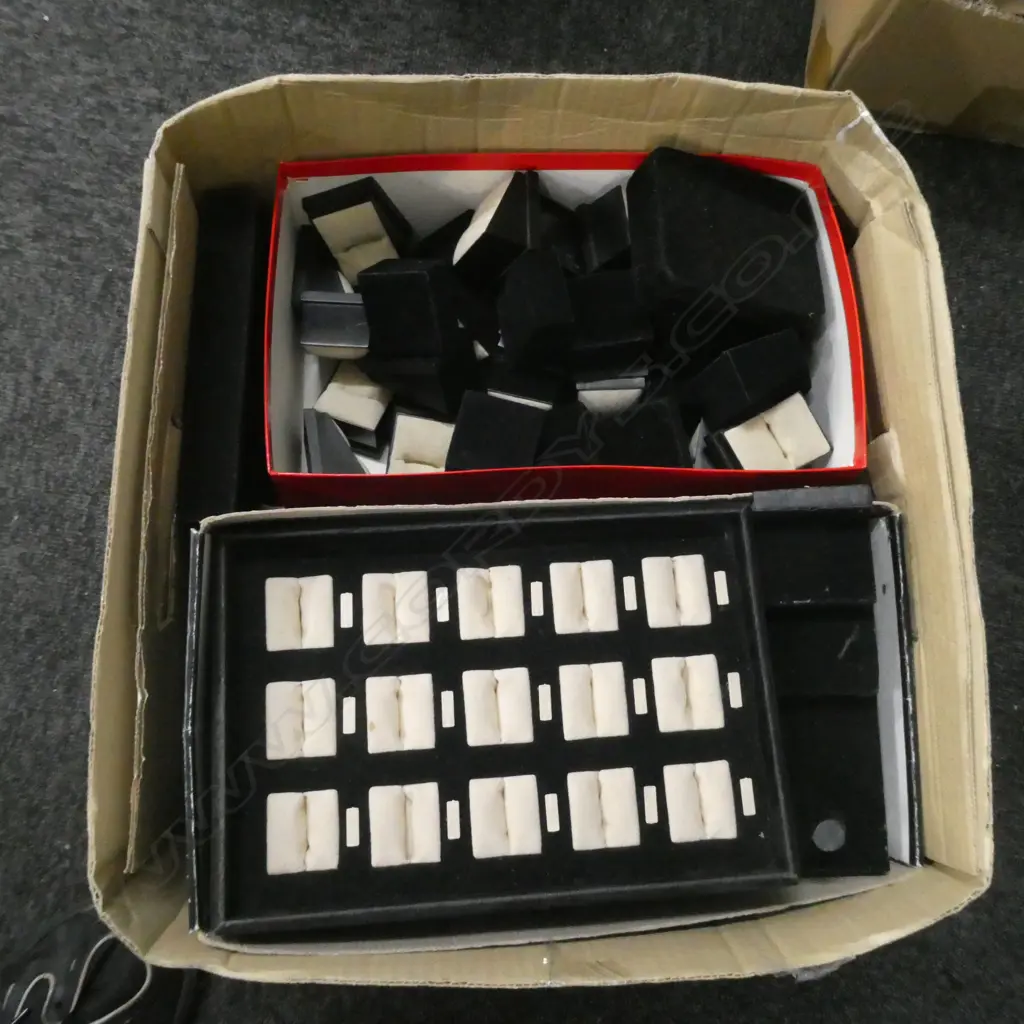 BOX LOT ASSORTED JEWELLERY DISPLAY BOXES Image 1++
