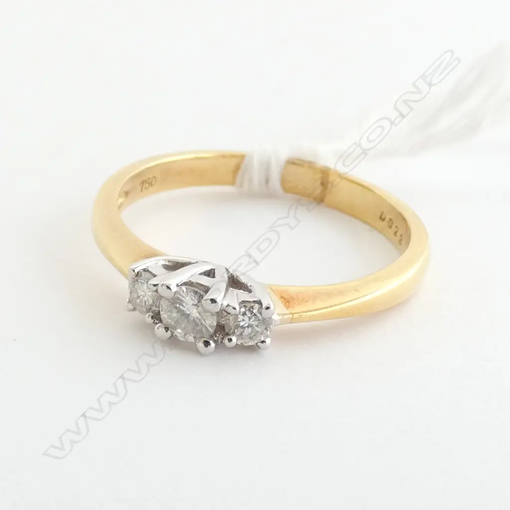 18CT YELLOW GOLD AND DIAMOND RING (0.23CT) Image 1++