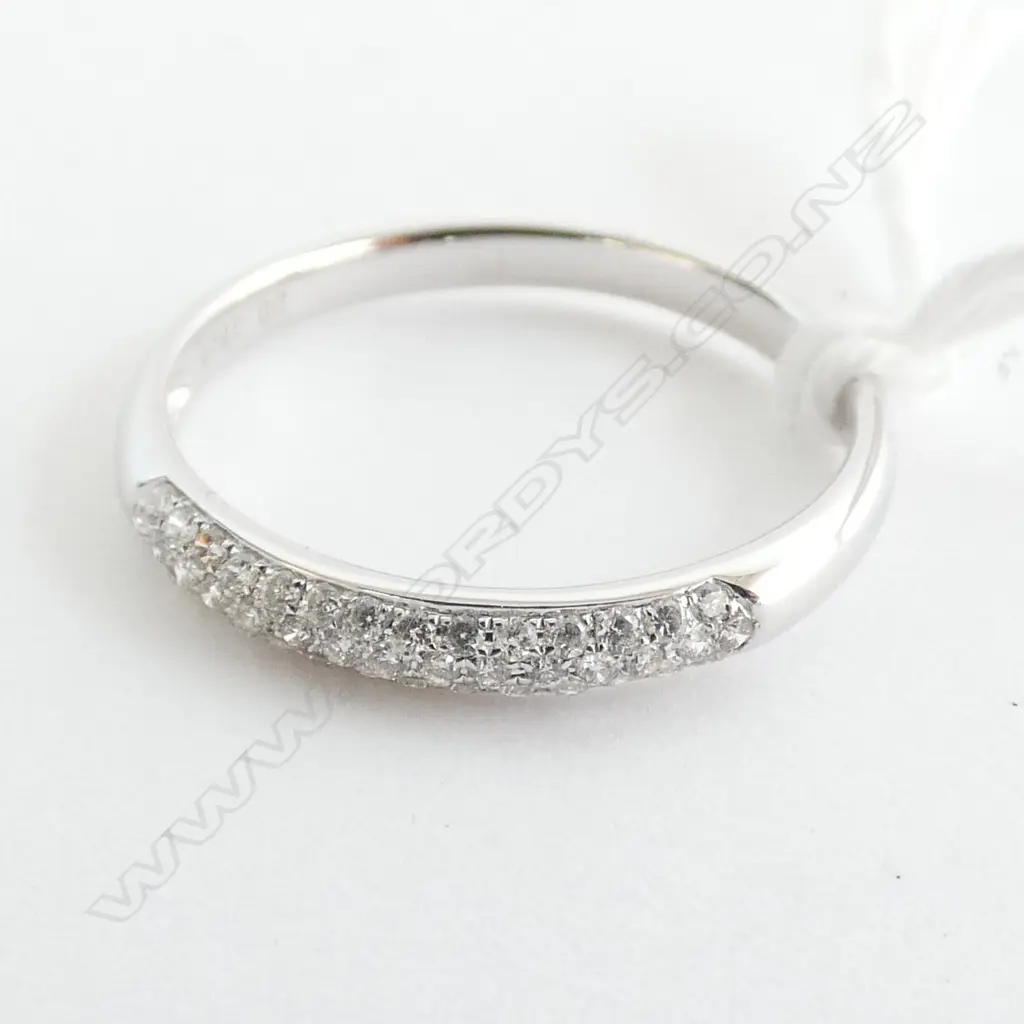 18CT WHITE GOLD AND DIAMOND RING (0.16CT) Image 1++
