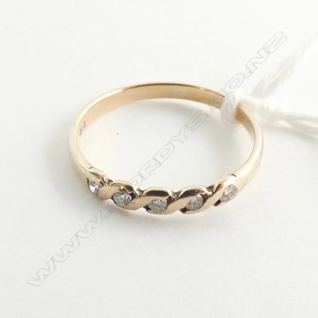 SM 9CT GOLD & DIAMOND RING  Image 1++