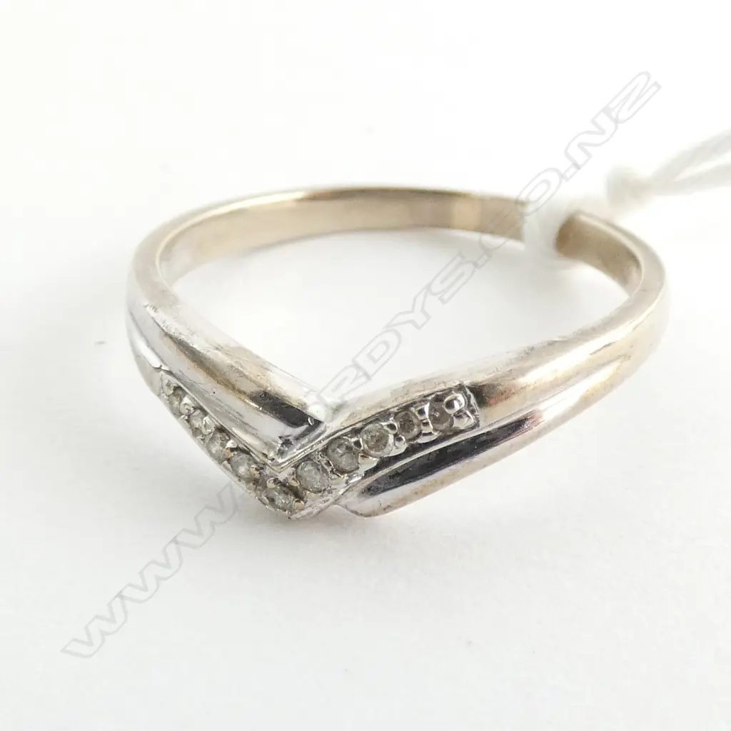 9CT WHITE GOLD & DIAMOND RING  Image 1++