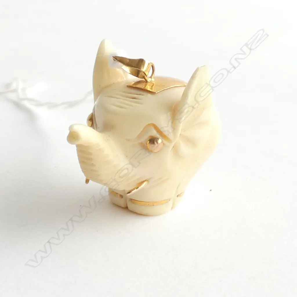 SMALL IVORY ELEPHANT 20MM 18CT ? GOLD FITTINGS Image 1++