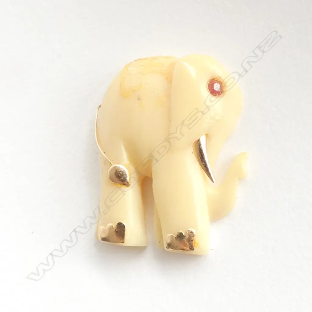 SMALL IVORY ELEPHANT 20MM 18CT ? GOLD FITTINGS AF Image 1++