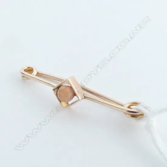 9CT GOLD AND CORAL BABY BROOCH