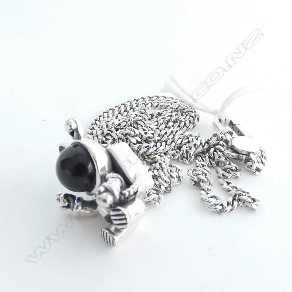 STERLING SILVER NECKLACE FINE FLAT CURB LINK WITH SPACE BUNNY PENDANT 650MM 32.5GM  Image 1++