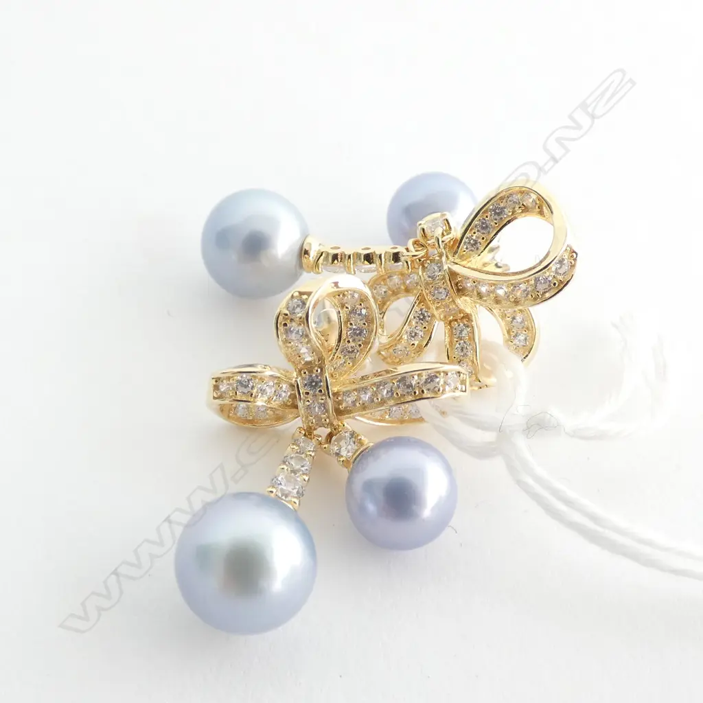 STERLING SILVER COLOURED FRESHWATER PEARL EARRINGS GOLD PLATED SET WITH CZ IN DECORATIVE BOW  Image 1++