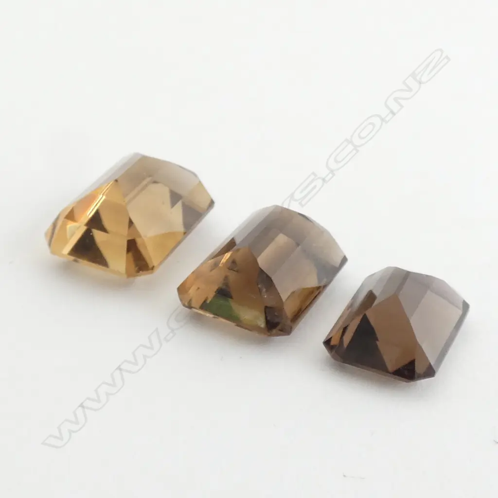 THREE UNSET SMOKY QUARTZ STONES Image 1++