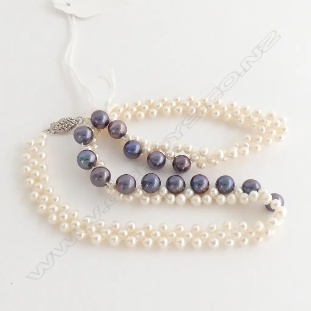 BLACK & WHITE PEARL NECKLACE  Image 1++